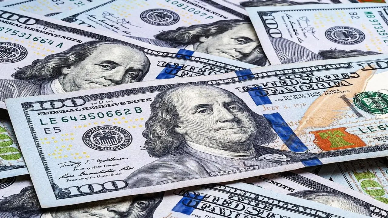 سعره بالبنوك.. الدولار يواصل الارتفاع مقابل الجنيه المصري خلال تعاملات اليوم الأربعاء